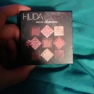 Huda mauve obsession